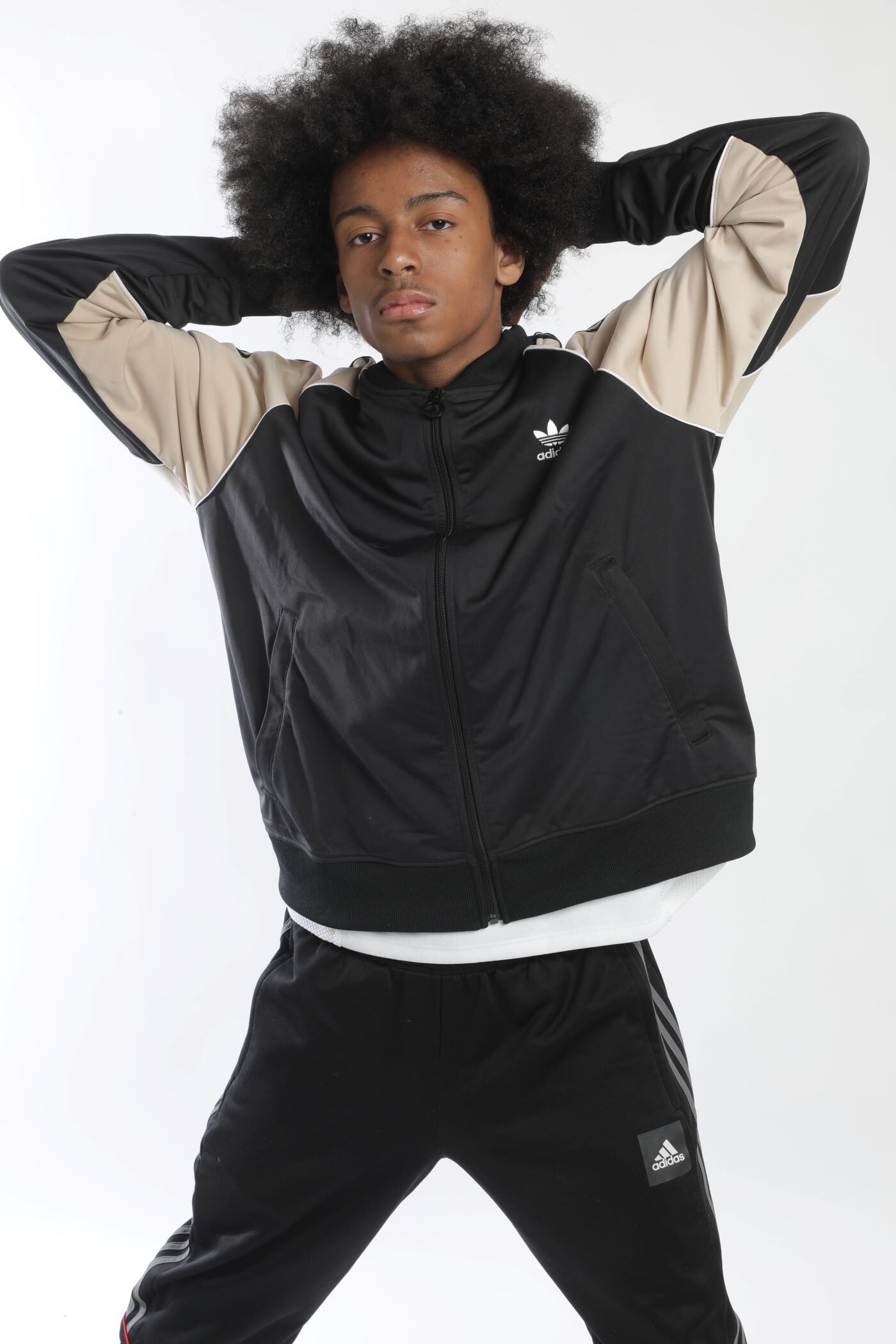 joshua thomas athleisure look 01.jpg